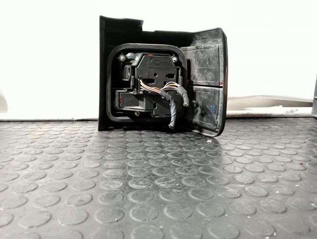Lanterna traseira esquerda externa 357945111 VAG