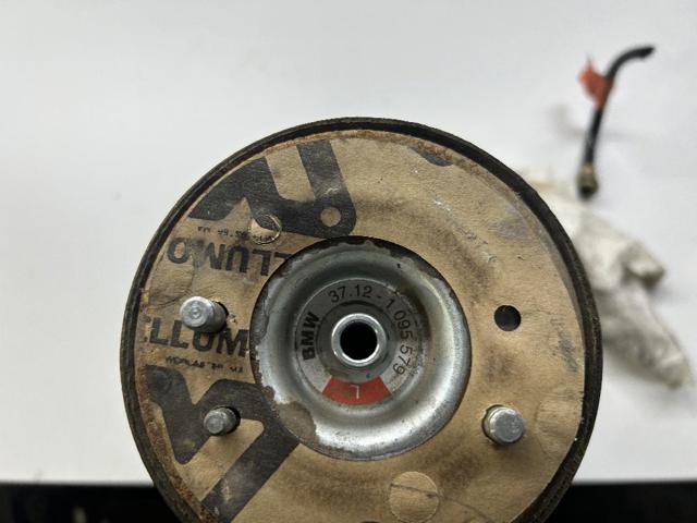 Coxim pneumático (suspensão de lâminas pneumática) do eixo traseiro 37121095579 BMW