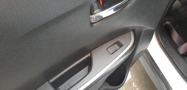 Botão dianteiro direito de ativação de motor de acionamento de vidro 3799568L00000 SUZUKI