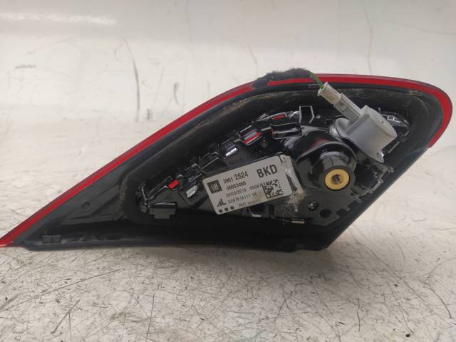 Lanterna traseira direita interna 39012624 OPEL