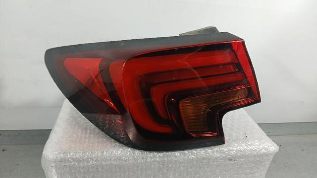 Lanterna traseira esquerda externa 39015945 OPEL