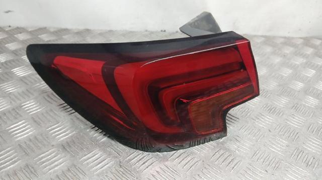 Lanterna traseira esquerda externa 39015945 OPEL