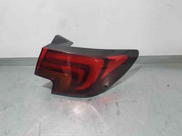 Lanterna traseira direita externa 39015946 OPEL