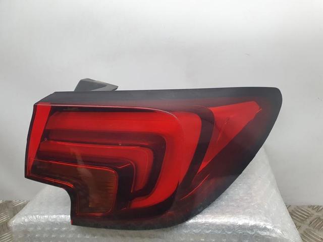 Lanterna traseira direita externa 39015946 OPEL