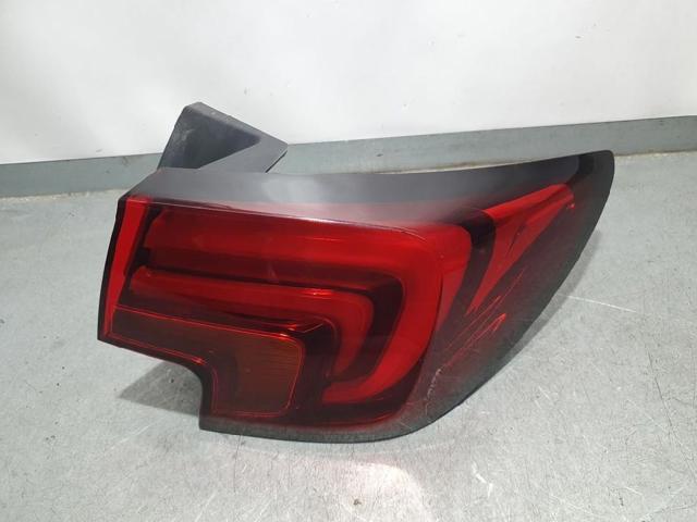 Lanterna traseira direita externa 39015946 OPEL