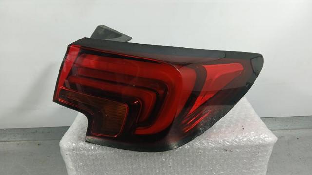 Lanterna traseira direita externa 39015946 OPEL