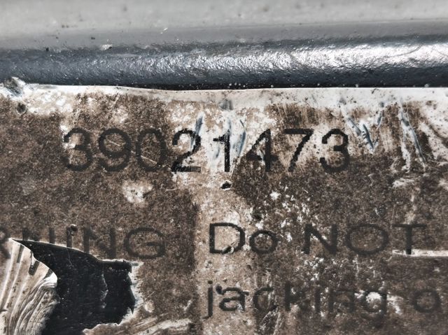 Braço oscilante inferior direito de suspensão dianteira 39021473 OPEL