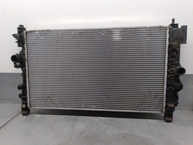 Radiador de esfriamento de motor 39074658 OPEL