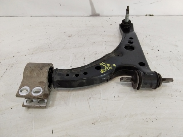 Braço oscilante inferior esquerdo de suspensão dianteira 39089344 OPEL