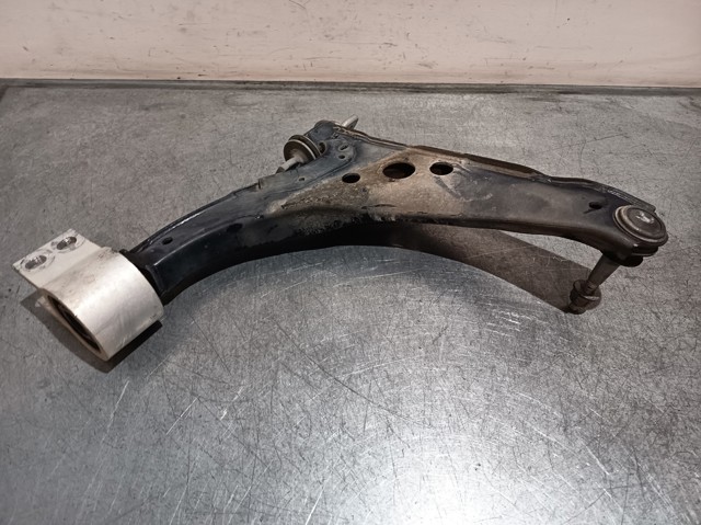 Braço oscilante inferior esquerdo de suspensão dianteira 39089344 OPEL