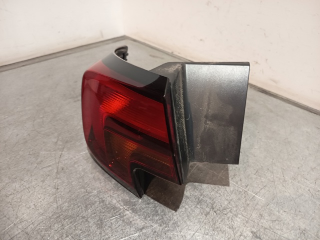 Lanterna traseira esquerda externa 39099014 OPEL