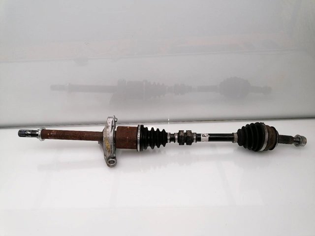 Semieixo (acionador) dianteiro direito 391004EA0A NISSAN