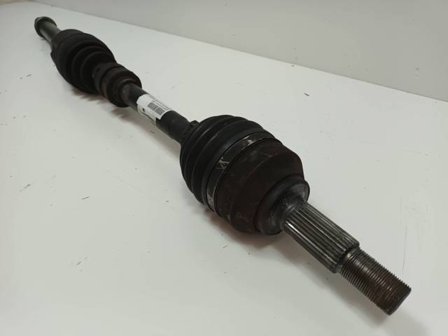 Semieixo (acionador) dianteiro direito 39100BB02B NISSAN