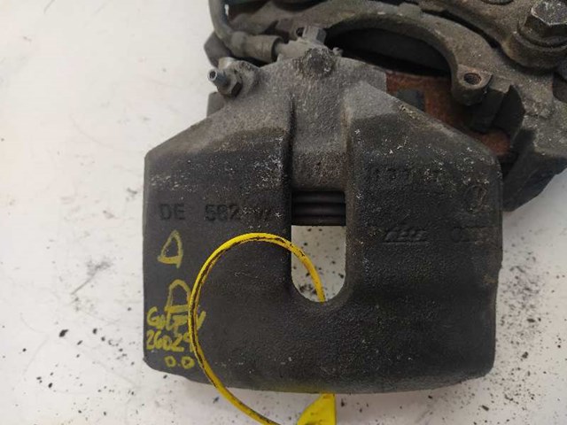 Suporte do freio dianteiro direito 3A0615124 VAG
