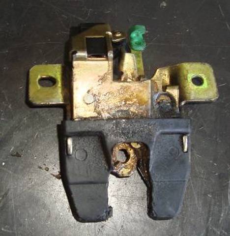Fecho de tampa de porta-malas (de 3ª/5ª porta traseira) para Volkswagen Golf 1H5