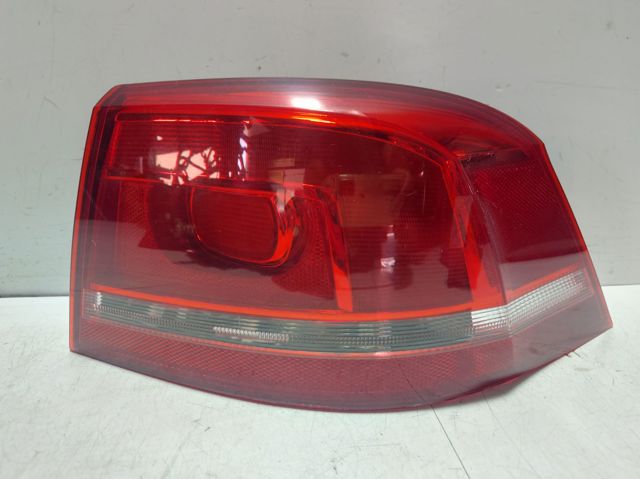 Lanterna traseira direita externa 3AE945096C VAG