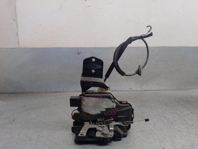 Fecho da porta dianteira esquerda 3B0837867 VAG