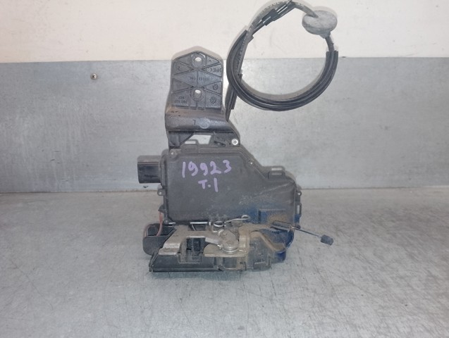 Fecho da porta dianteira esquerda 3B0837867 VAG