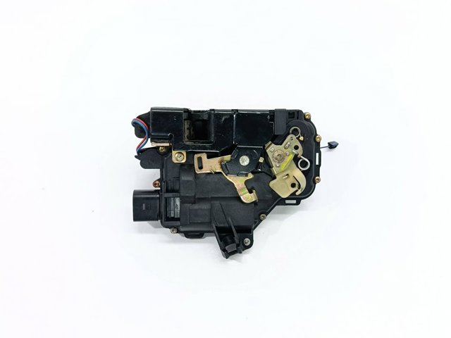 Fecho da porta dianteira esquerda 3B1837015A VAG