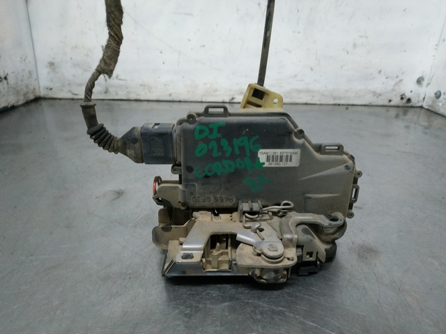 Fecho da porta dianteira esquerda 3B1837015AM VAG