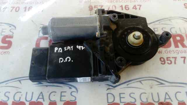 Motor de acionamento de vidro da porta dianteira direita 3B4837752 VAG
