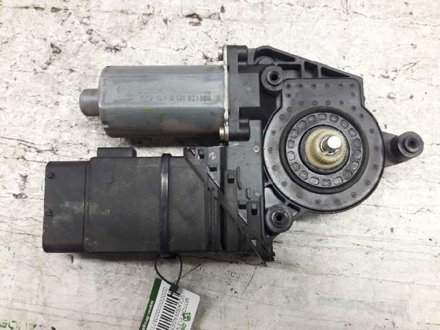 Motor de acionamento de vidro da porta dianteira direita 3B4837752 VAG