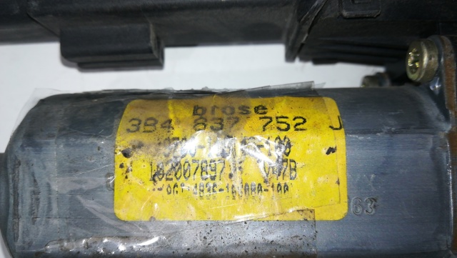 Motor de acionamento de vidro da porta dianteira direita 3B4837752 VAG