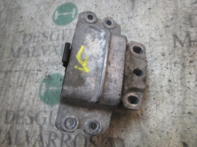 Coxim (suporte) esquerdo de motor 3C0199555P VAG