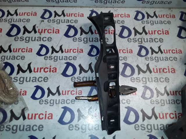 Consola externa esquerda do pára-choque dianteiro 3C0807889 VAG