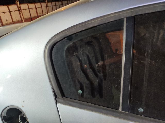 Vidro de janelo da porta traseira direita 3C5845216 VAG