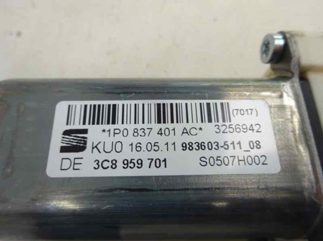 Motor de acionamento de vidro da porta dianteira esquerda 3C8959701 VAG