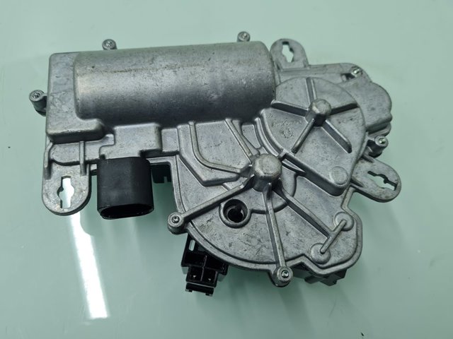 Motor acionador de abertura/fechamento de porta-malas (de 3ª/5ª porta traseira) 3G0827887C VAG