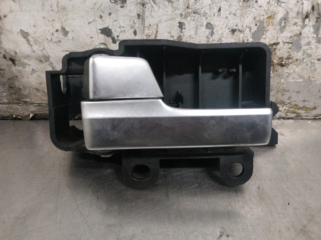 Maçaneta interna dianteira/traseira da porta esquerda 3M51R22601BB FORD