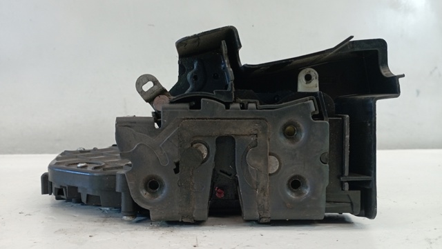 Fecho da porta dianteira esquerda 3M5AR21813MT FORD