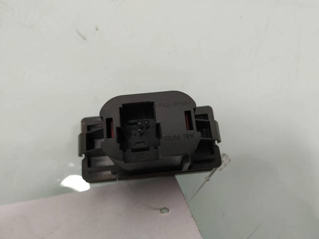 Botão de ativação do sinal de emergência 3M5T13A350AB FORD