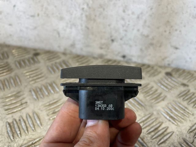 Botão de ativação do sinal de emergência 3M5T13A350AB FORD
