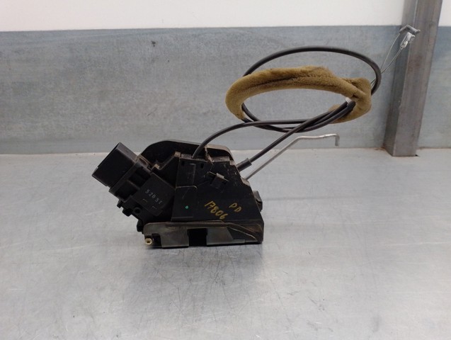 Fecho da porta dianteira direita 3N6AA21812D MAZDA