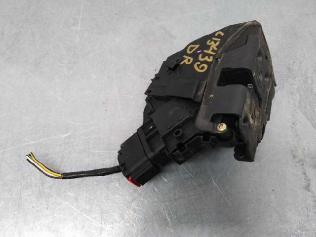 Fecho da porta dianteira direita 3N6AA21812D MAZDA