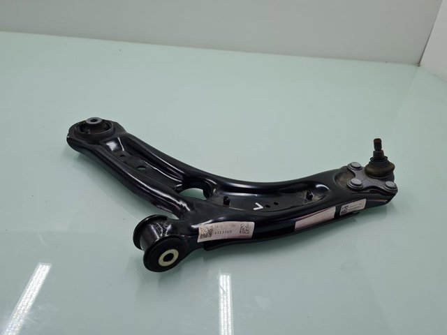 Braço oscilante inferior esquerdo de suspensão dianteira 3Q0407151P VAG