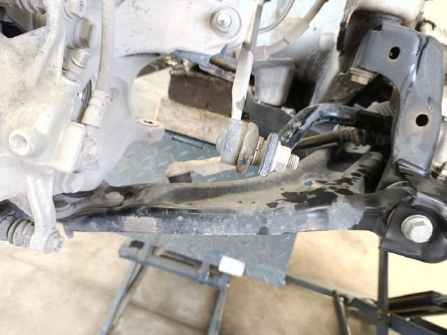 Braço oscilante inferior direito de suspensão dianteira 3Q0407152P VAG