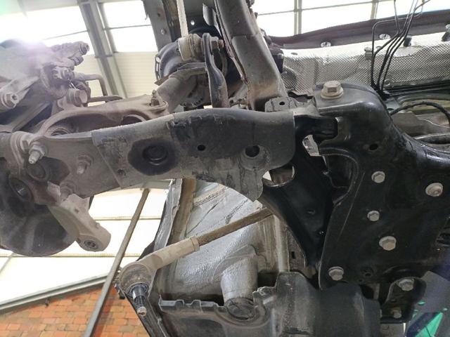 Braço oscilante inferior direito de suspensão dianteira 3Q0407152P VAG