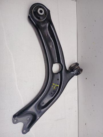 Braço oscilante inferior direito de suspensão dianteira 3Q0407152S VAG