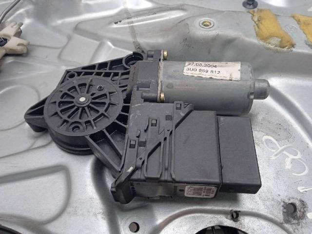 Motor de acionamento de vidro da porta traseira direita 3U0959812 VAG