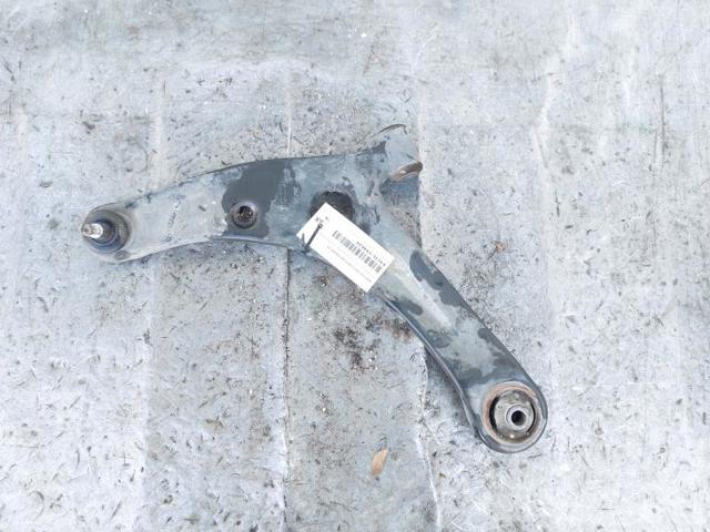 Braço oscilante inferior esquerdo de suspensão dianteira 4013A135 MITSUBISHI