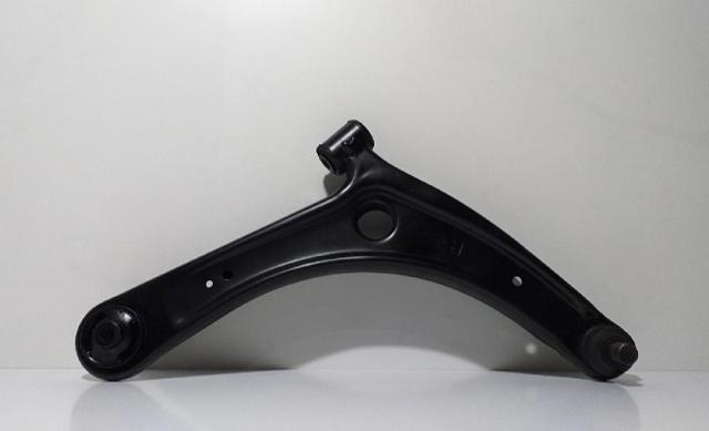 Braço oscilante inferior direito de suspensão dianteira 4013A280 MITSUBISHI
