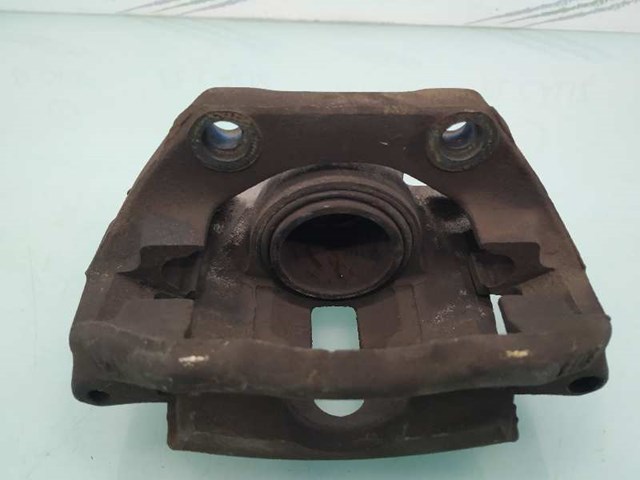 Suporte do freio dianteiro direito 4100100QAG RENAULT