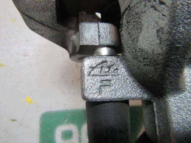 Suporte do freio dianteiro direito 410010121R RENAULT