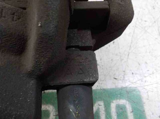 Suporte do freio dianteiro direito 410010121R RENAULT