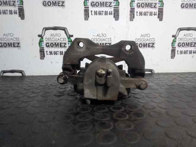 Suporte do freio dianteiro direito 410012F52A NISSAN