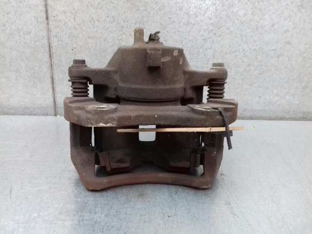 Suporte do freio dianteiro direito 410014U10A NISSAN